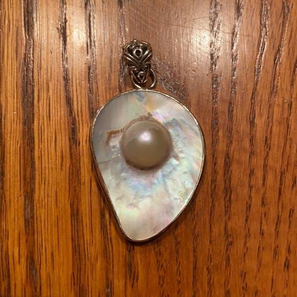 Sterling silver “mother of pearl” blister pearl  pendant - Picture 2 of 5
